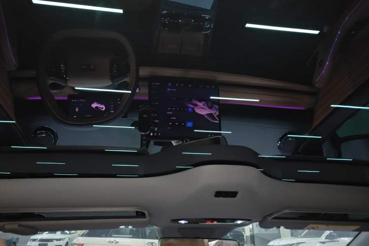 Used Geely Galaxy Galaxy 8 2025 130km EM-i Deluxe Edition
