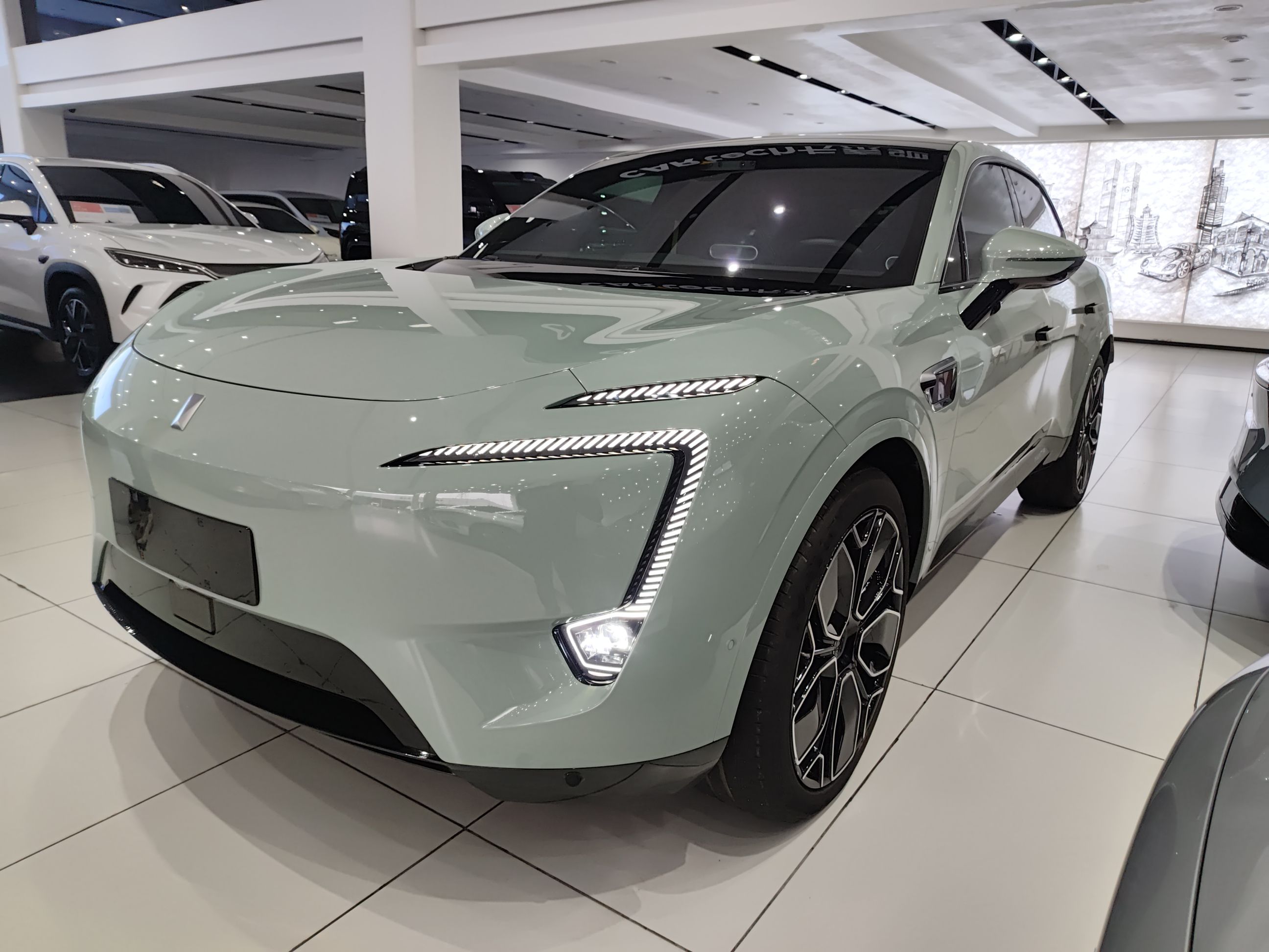 Под передней частью автомобиля