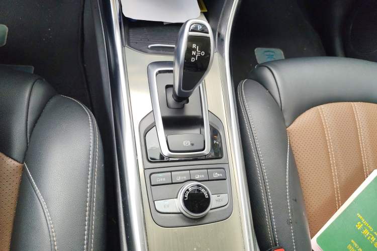 Used BYD Song New Energy 2017 Song DM 1.5TID All-Wheel Drive Prestige Model Gear Lever