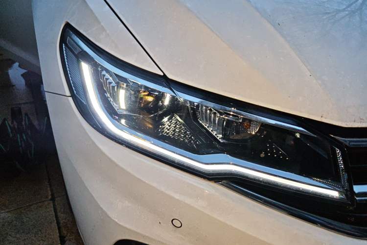 Used Volkswagen Bora 2021 1.5L Automatic Elite Smart Connect Edition Right Front Headlight