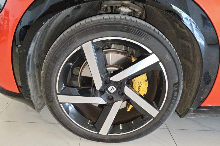 Used Xiaomi Auto YU7 2025 Ultra-Long Range High-Performance All-Wheel-Drive Max Edition
