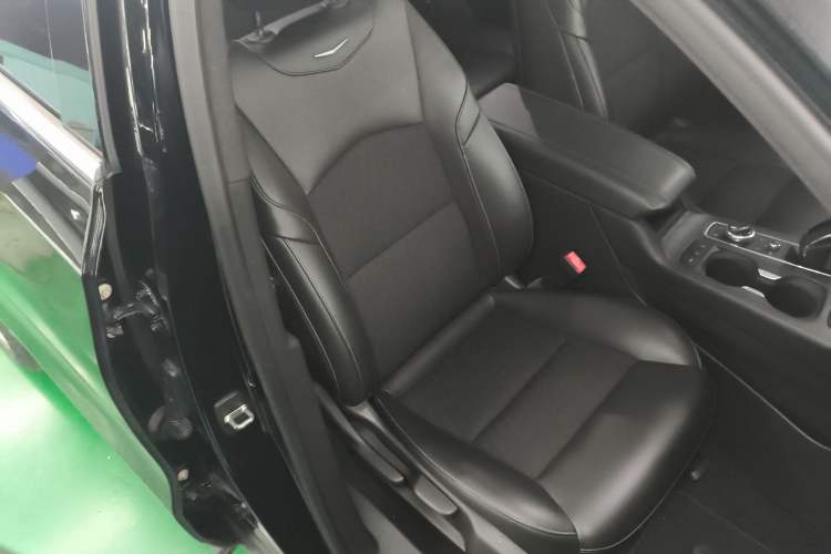 Used Cadillac XT4 2018 28T Two-Wheel Drive Tech Version
