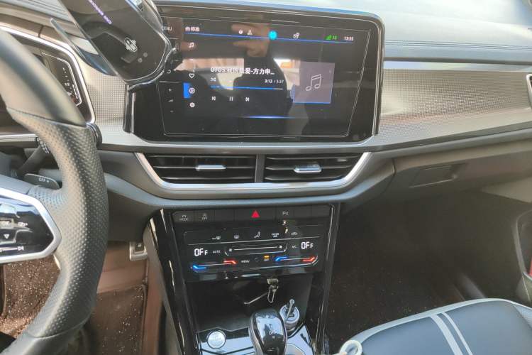 Used Volkswagen T-ROC 2023 300TSI DSG Two-Wheel-Drive Chen Guang Edition
