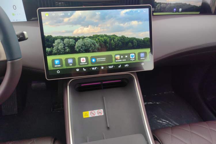 Used Avatr 11 2025 Year Updated Max Extended-Range Version Audio And AC Panel