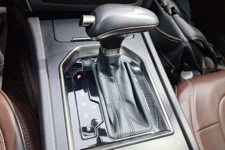 Used Hongqi H7 2017 1.8T Tech Model Gear Lever