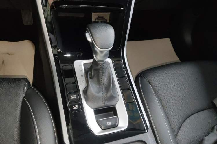 Used Kia K3 2021 Revised 1.5L CVT Fashion Edition Gear Lever