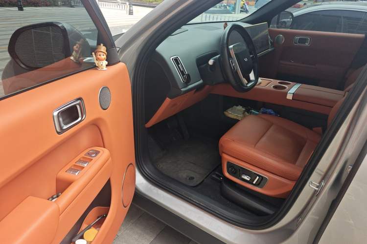 Used Li Auto L8 2023 Pro Model
