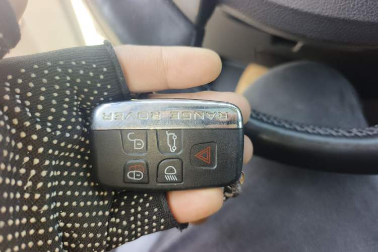 Used Land Rover Discovery 2016 3.0 SC Obsidian Black Heritage Edition HSE