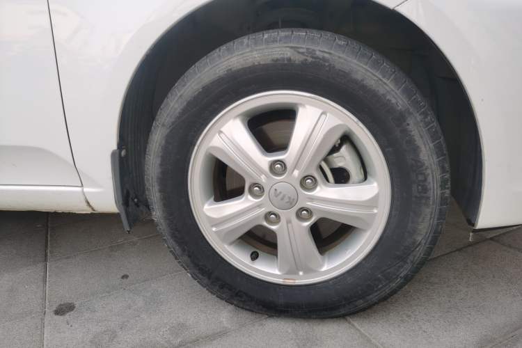Used Kia Forte 2014 1.6L MT GL Right Front Wheel Hub