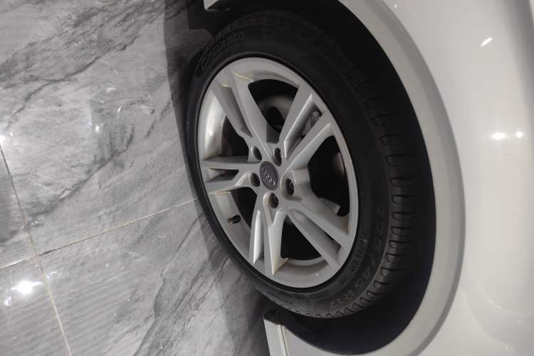 Used Audi A3 2020 Limousine 35 TFSI Fashion Edition China VI Emission Standard Left Front Wheel Hub