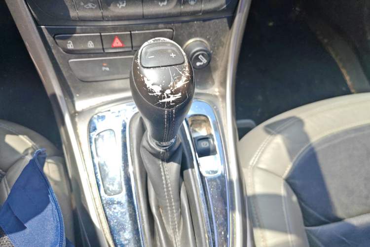 Used Chevrolet Malibu 2012 2.0L Automatic Comfort Edition Gear Lever