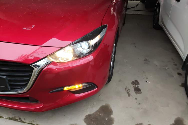 Used Mazda 3 Axela 2017 Sedan 1.5L Automatic Comfort Model Emission Standard China V Left Front Headlight