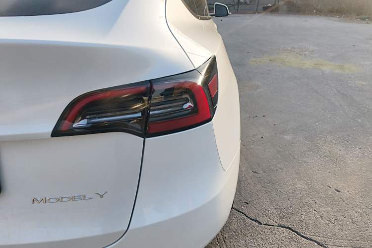 Used Tesla Model Y 2023 Long-Range All-Wheel-Drive Version