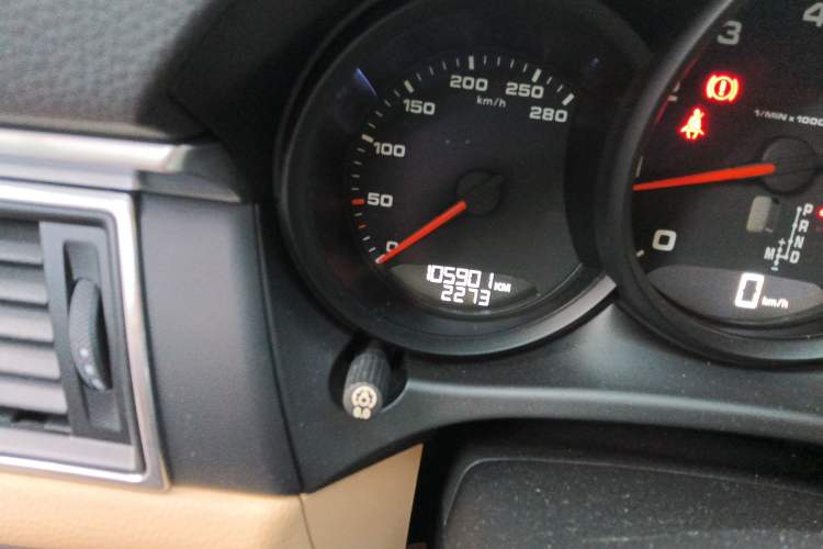 Used Porsche Macan 2017 Macan 2.0T Odometer Close Up