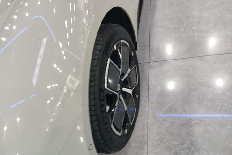 Used Xiaomi Auto SU7 2024 Rear-Drive Ultra-Long Range Advanced Pro-Level Intelligent Driving Version
