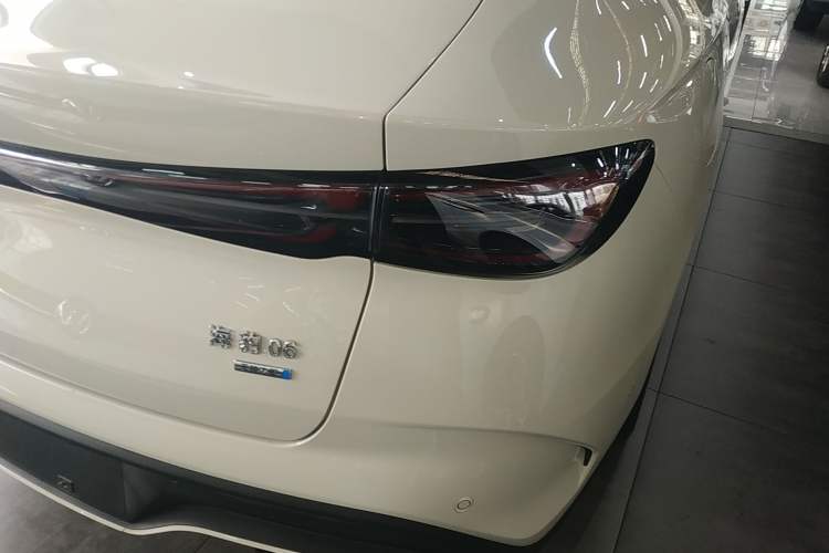 Used BYD Seal 06 New Energy 2025 DM-i Smart Drive 120KM Deluxe Model Right Rear Taillight