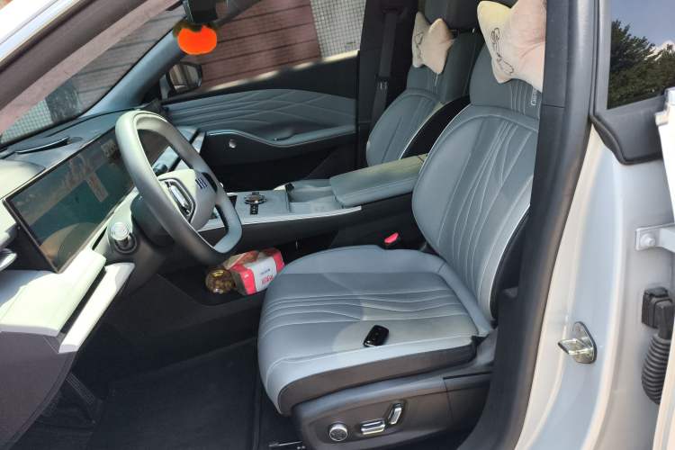 Used Geely Galaxy E8 2024 665 km Range Rear-Drive Starship Long-Range Version Left Front Seat