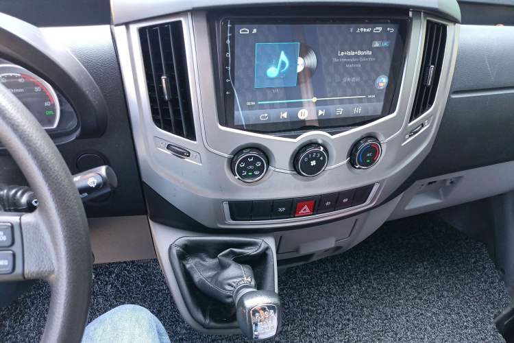 Used Dongfeng Yufeng Yufeng 2021 2.3T Power King Front-Drive Van Short Wheelbase Mid-Roof 3-Seater China VI Standard M9T