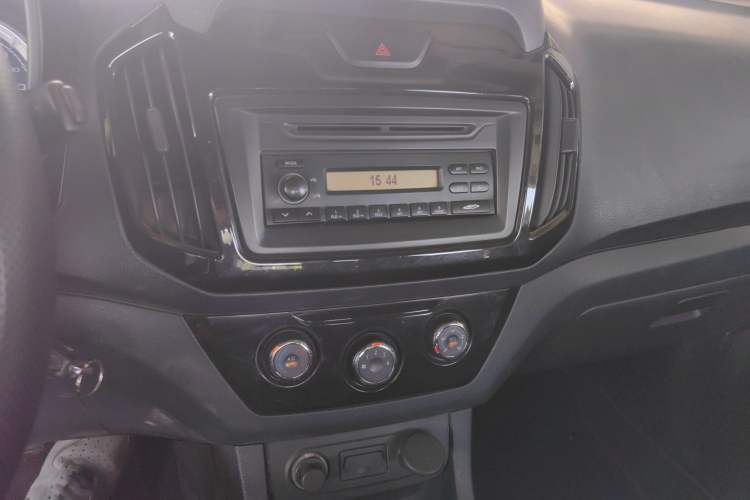 Used Isuzu JLM 2018 2.8T Classic Edition Two-Wheel Drive Luxury Version JE493ZLQ5F Audio And AC Panel