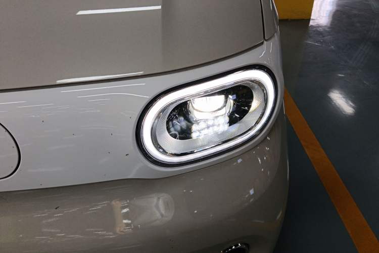 Used Wuling Hongguang MINIEV 2024 3rd Generation 215km Advanced Version Left Front Headlight
