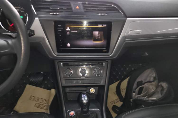 Used Volkswagen Touran 2021 Volkswagen Touran L 280TSI DSG Style Edition 7 Seats Audio And AC Panel