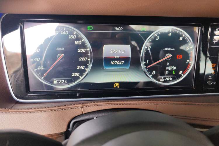 Used Mercedes-Benz Maybach S-Class 2016 S 400 4MATIC Odometer Close Up