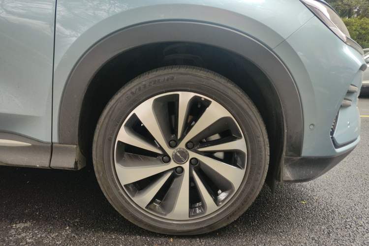 Used BYD Song PLUS New Energy 2023 Champion Edition DM-i 150KM Flagship PLUS 5G Right Front Wheel Hub