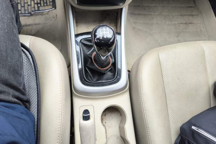 Used CHANGAN Eado 2013 1.6L Manual Luxury Model China V Standard Gear Lever