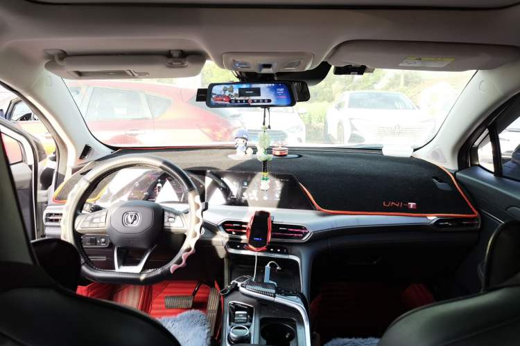 Used CHANGAN UNI-T 2020 1.5T Prestige Version
