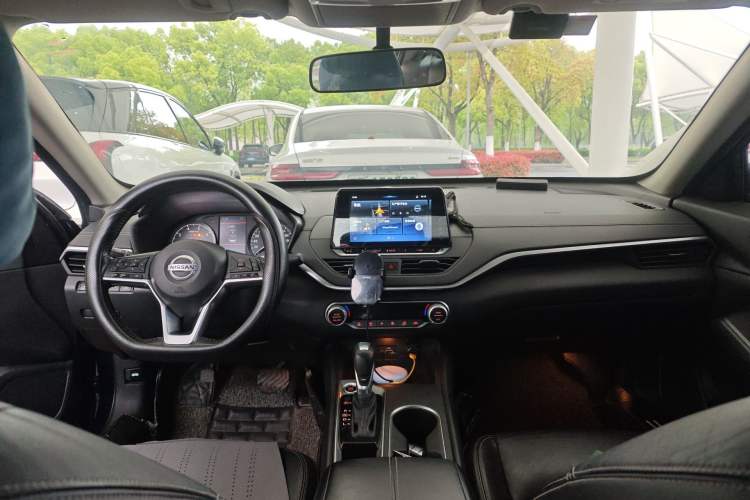 Used Nissan Teana 2020 2.0L XL Comfort Edition Center Console