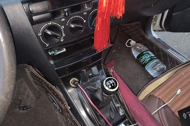 Used BYD F3 2012 Energy-Saving Model 1.5L Manual Comfort Version Gear Lever