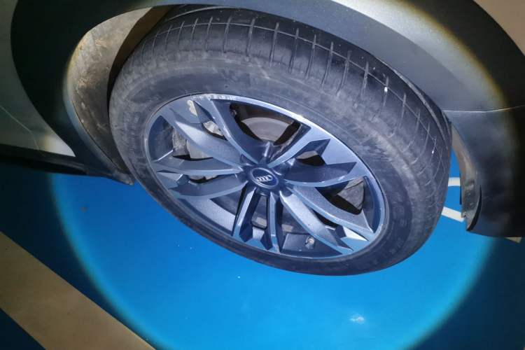 Used Audi A4 2017 45 TFSI allroad quattro Sport model Right Front Wheel Hub