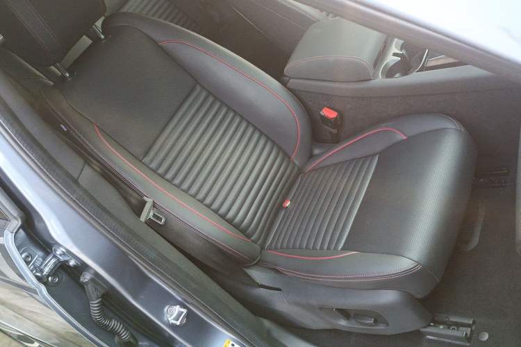 Used Land Rover Discovery Sport 2020 249 PS R-Dynamic Performance Edition Right Front Seat