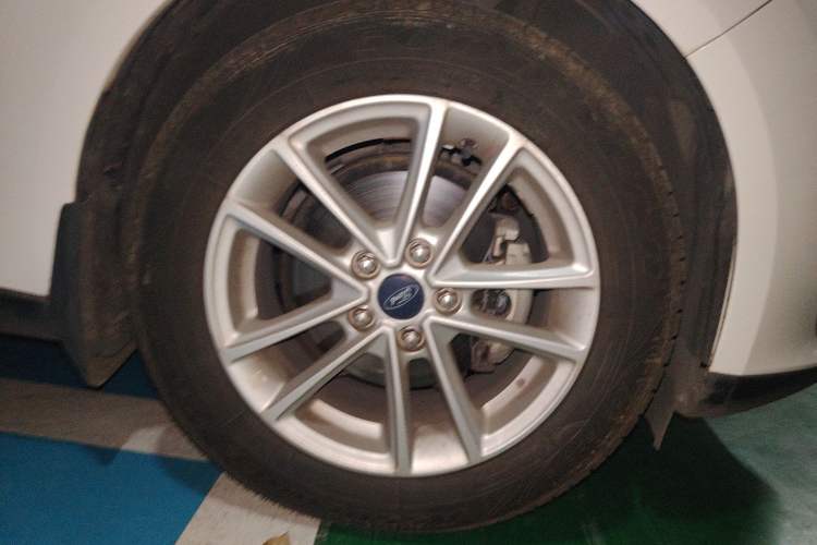 Used Ford Focus 2017 Sedan 1.6L Automatic Fashion Edition Smart Drive Version Right Front Wheel Hub