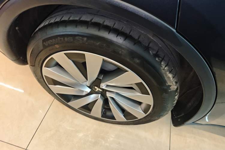 Used Tesla Model Y 2025 Long-Range All-Wheel Drive First Edition