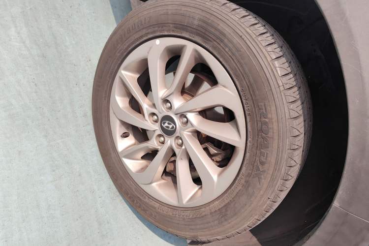 Used Hyundai Tucson 2015 1.6T Dual-Clutch Two-Wheel-Drive Smart Model Right Front Wheel Hub
