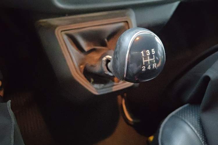 Used JMC Transit 2017 2.8T Commercial Version Short Wheelbase Low-Roof 6/7/8-Seater JX493