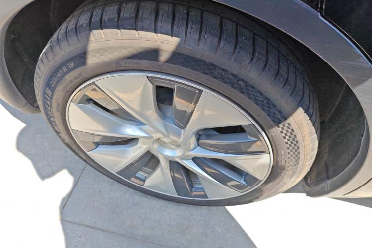 Used Tesla Model Y 2022 Revised Version Rear-Wheel Drive Right Rear Wheel Hub