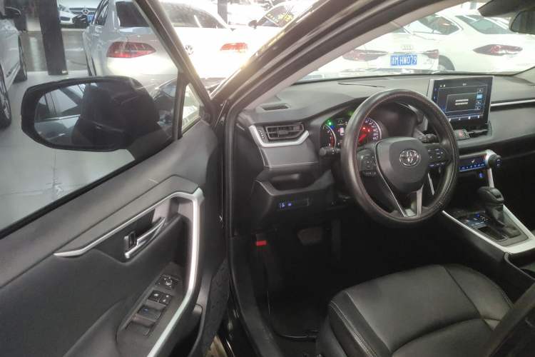 Used Toyota Wildlander 2020 2.0L CVT Two-Wheel Drive Luxury Edition Driver Seat