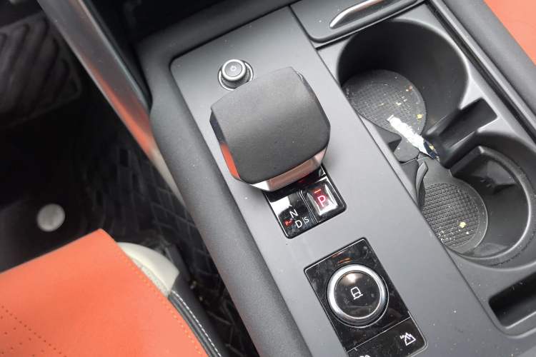 Used Land Rover Discovery 2023 Revised Version 360 PS R-Dynamic S
