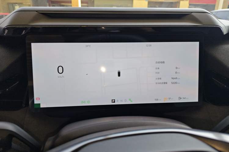 Used Lynk & Co 08 EM-P 2025 220 km All-Wheel-Drive Performance Halo
