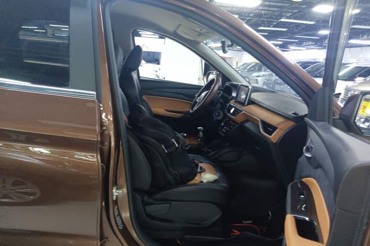 Used Wuling Hongguang S3 2019 1.5L Manual Luxury Model China VI Standard
