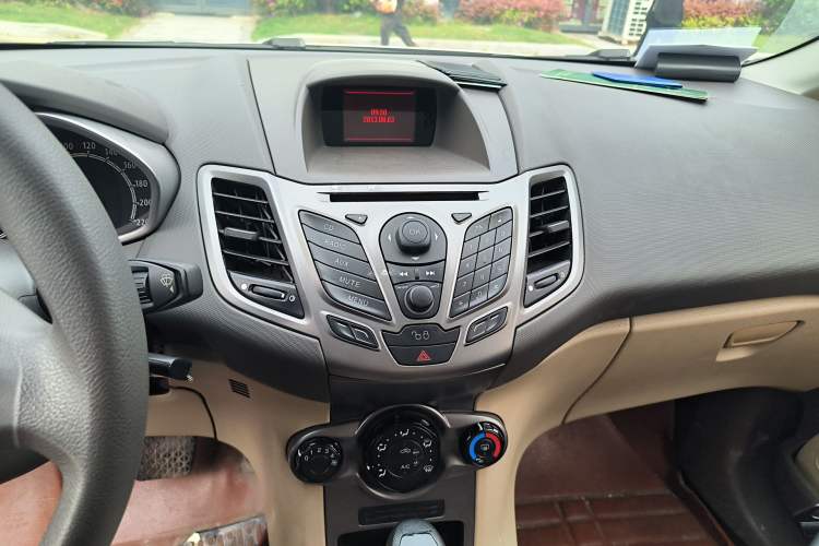 Used Ford Fiesta 2011 Sedan 1.5L Automatic Fashion Edition Audio And AC Panel