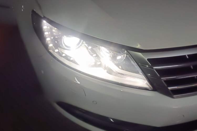 Used Volkswagen FAW-Volkswagen CC 2015 2.0 TSI Luxury Model Right Front Headlight