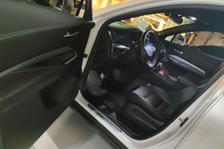 Used Cadillac XT4 2018 28T Two-Wheel Drive Leading Version