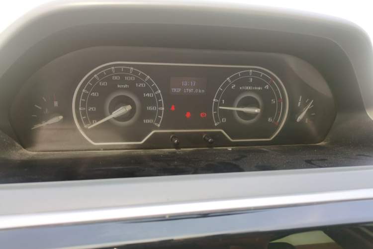 Used SAIC MAXUS Xintu V80 2021 2.0T Manual Classic Aoyuntong Short Wheelbase Mid-Roof 5/6-Seater Instrument Cluster