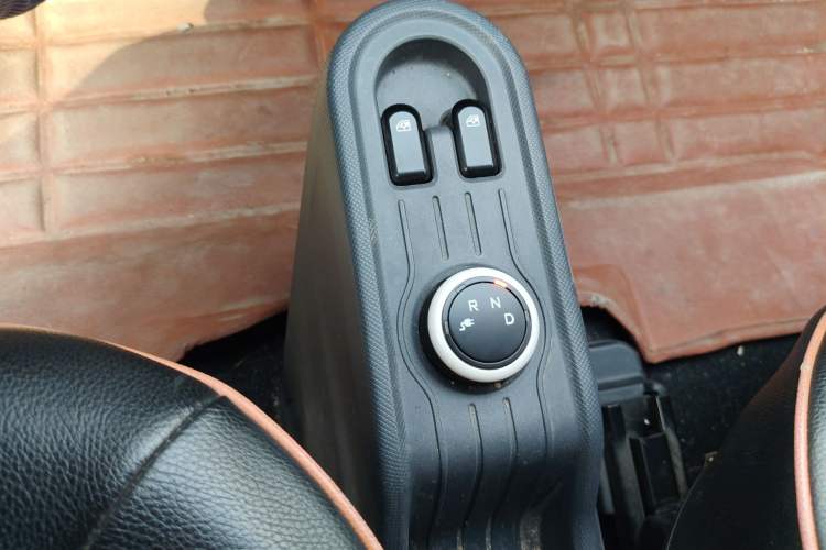 Used Wuling Hongguang MINIEV 2022 Macaron Premium Model – Lithium Iron Phosphate Gear Lever