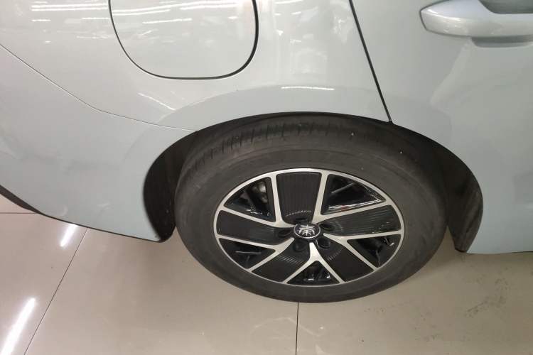 Used BYD Qin L 2024 DM-i 120KM Leading Model Right Rear Wheel Hub