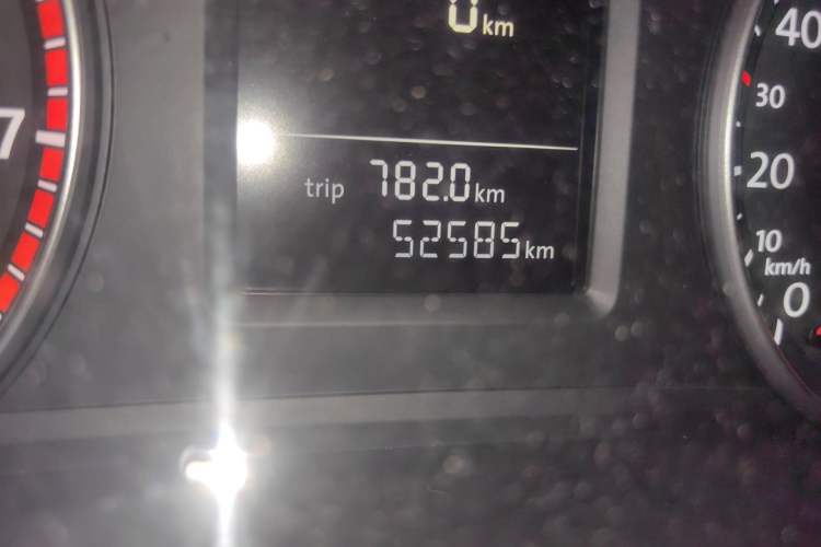 Used Volkswagen Passat 2014 1.8TSI DSG Prestige Edition Odometer Close Up