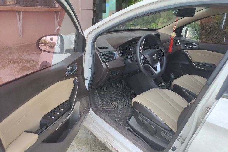 Used Baojun 310W 2017 1.5L Manual Fashion Model China V